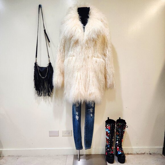💥INSANELY BEAUTIFUL!💥Faux Curly Mongolian Lamb Fur Oversized Coat in Ivory - Picture 3 of 14